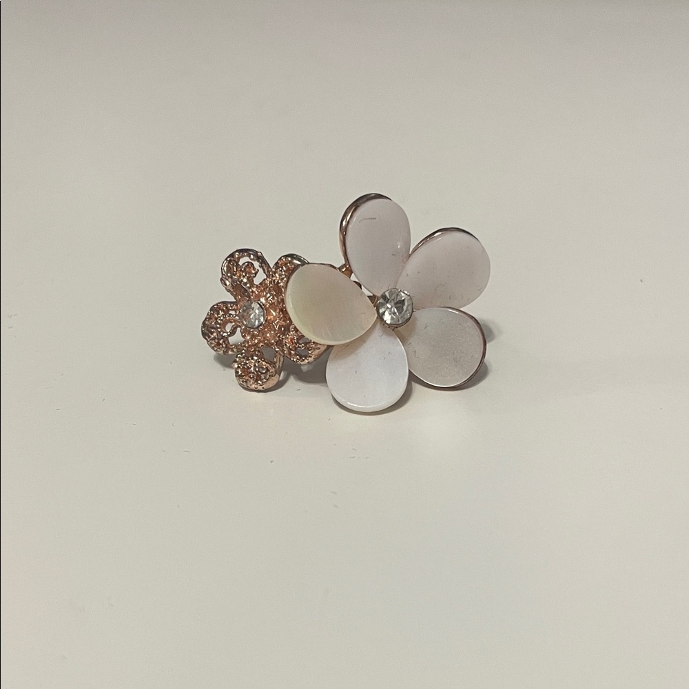Floral White and Gold Ring